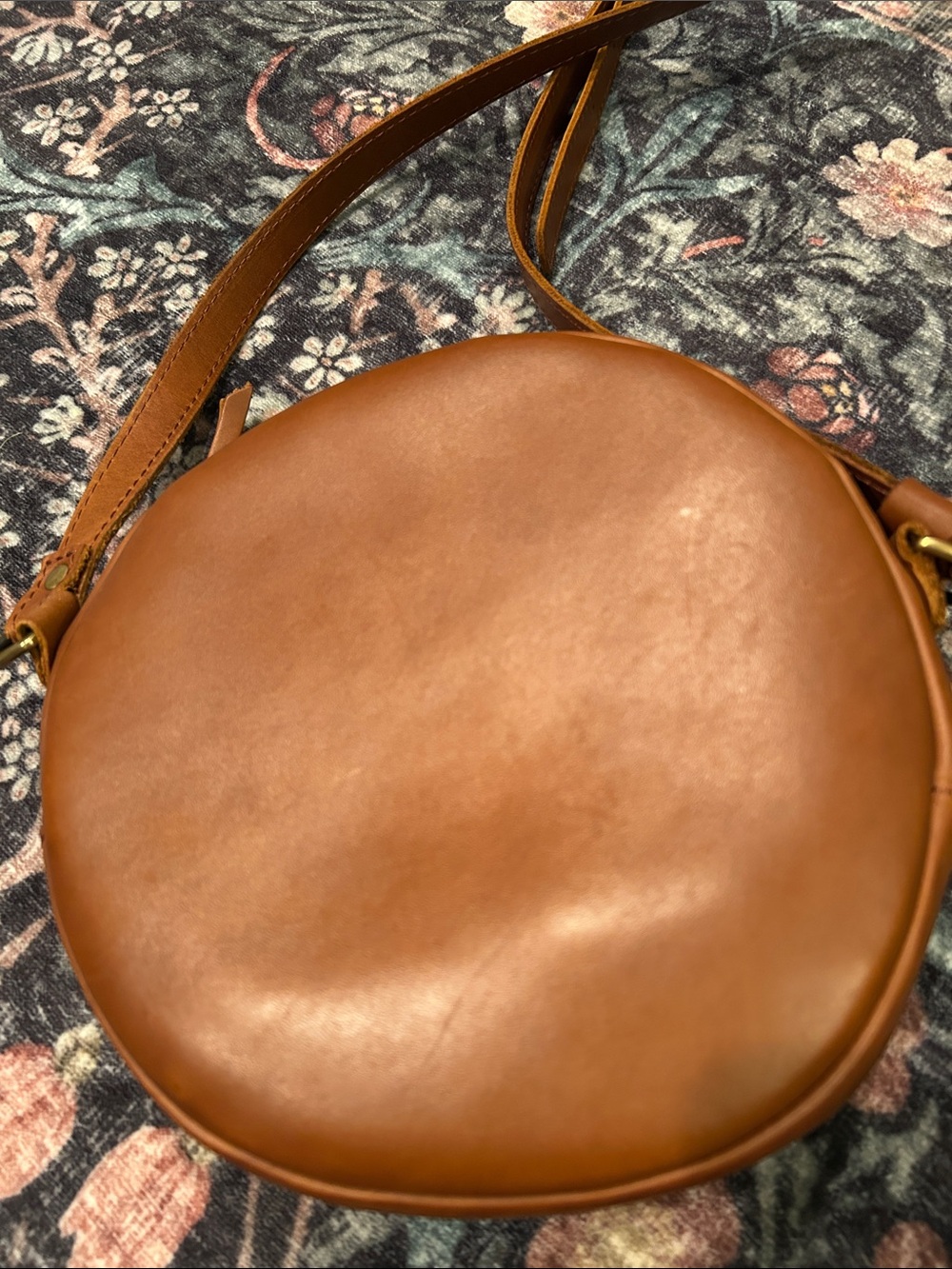 Portland Leather Large Circle Crossbody Bag Honey - Picture 3 of 6